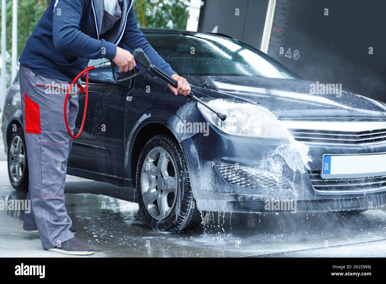 Car wash worker is washing client's car Stock Photo Alamy
