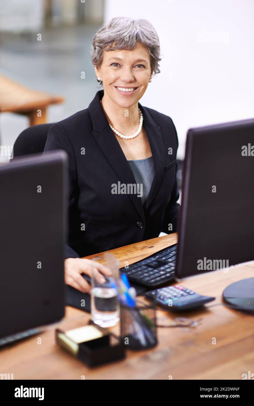 Mature woman in office smiling hi-res stock photography and images - Alamy