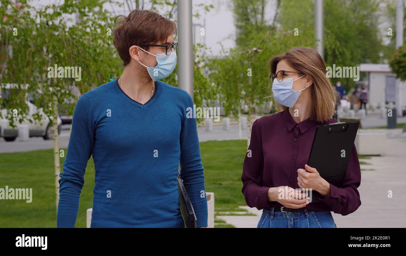 Conversation man woman hi-res stock photography and images - Alamy