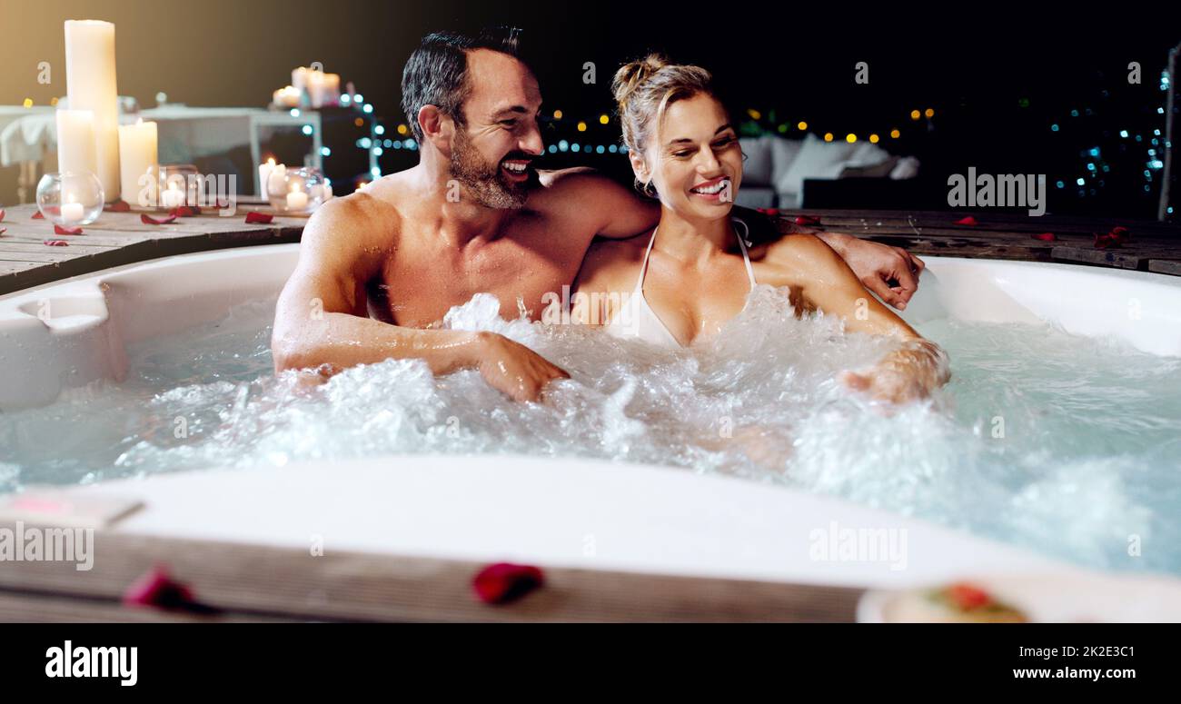 Love tub hi-res stock photography and images pic