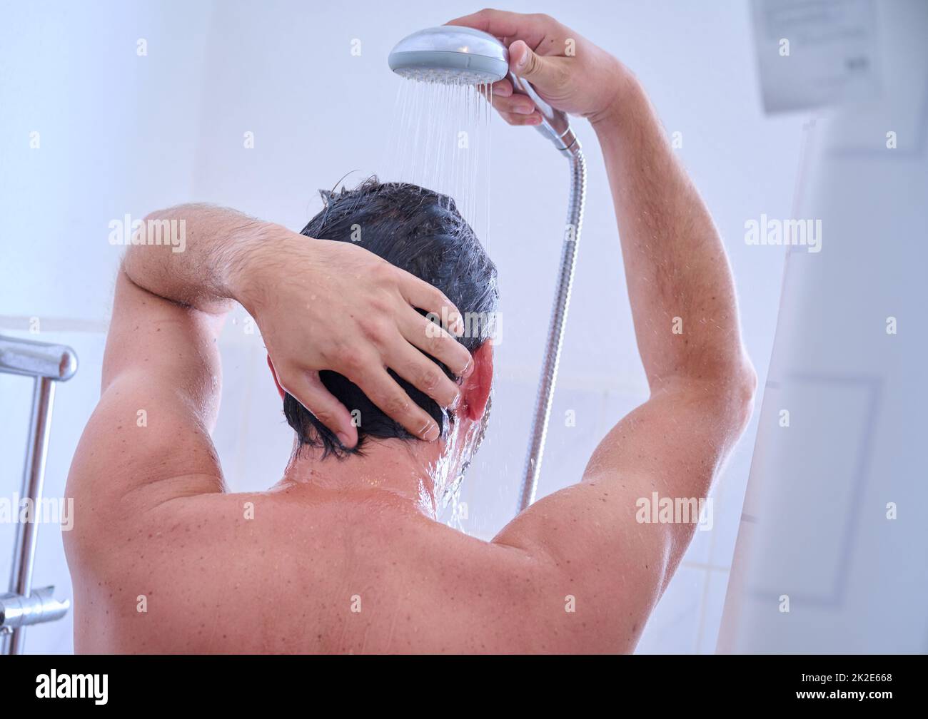 Berlin, Germany. 20th Sep, 2022. ILLUSTRATION A man stands in the