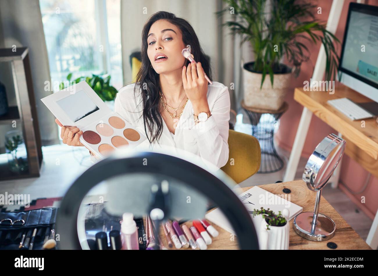 Modern house tutorial hi-res stock photography and images - Alamy