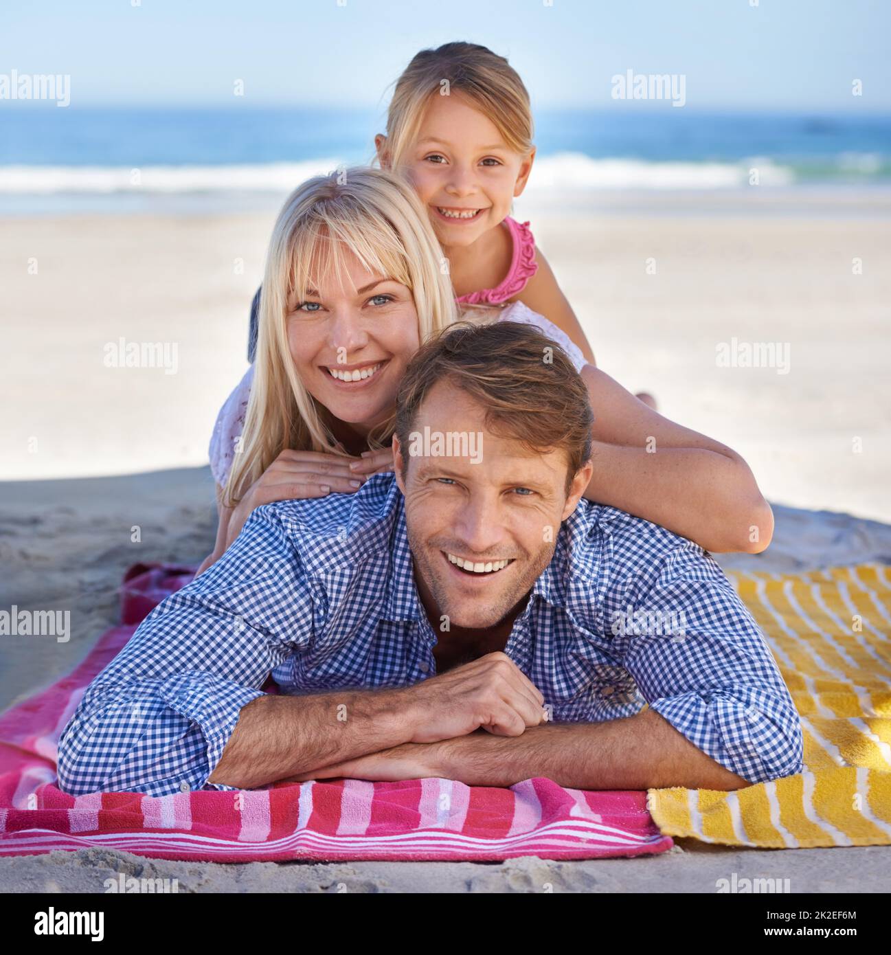 Portrait of family outdoors, beach hi-res stock photography and images ...