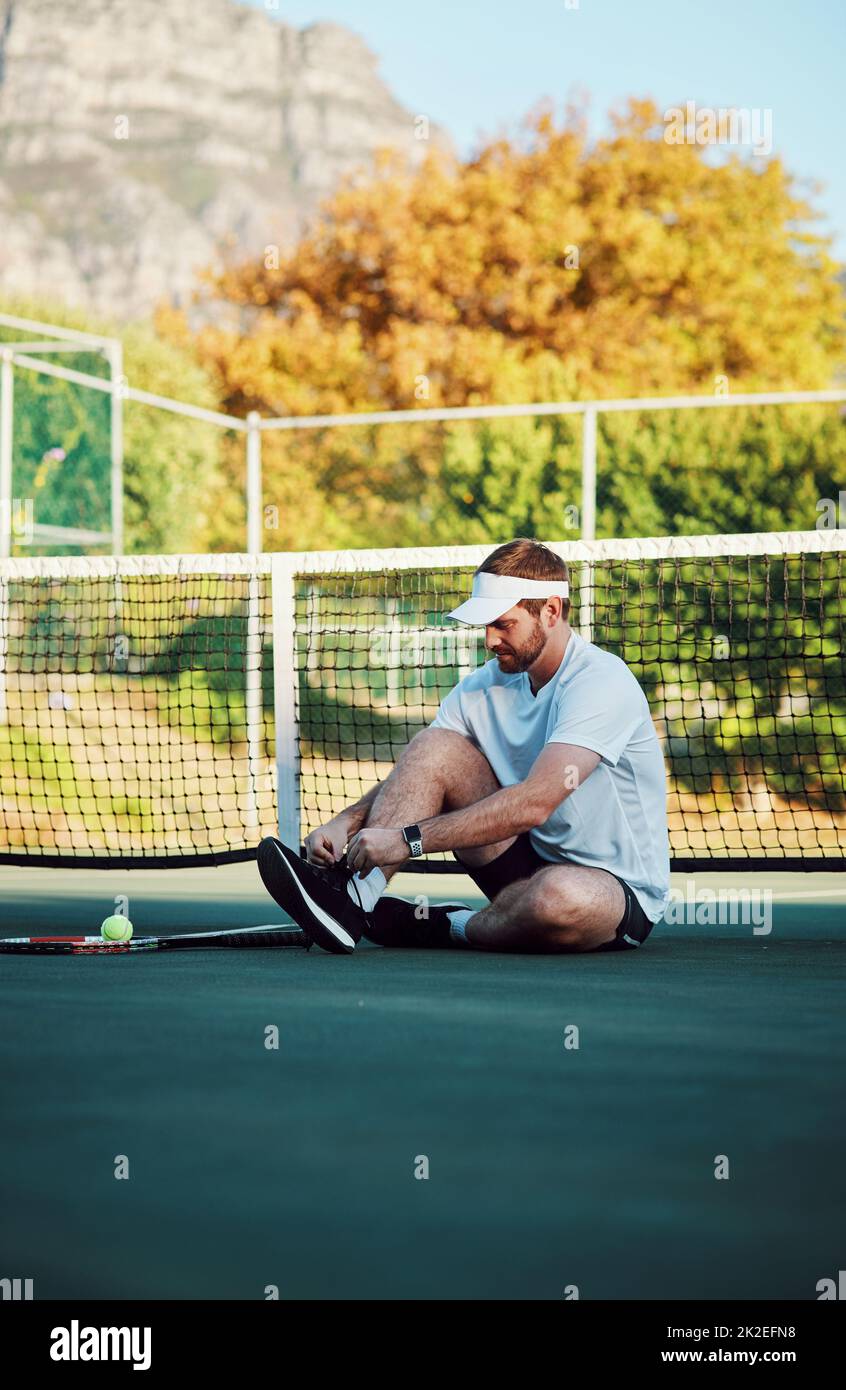 Tying tennis shoes hi res stock photography and images Alamy