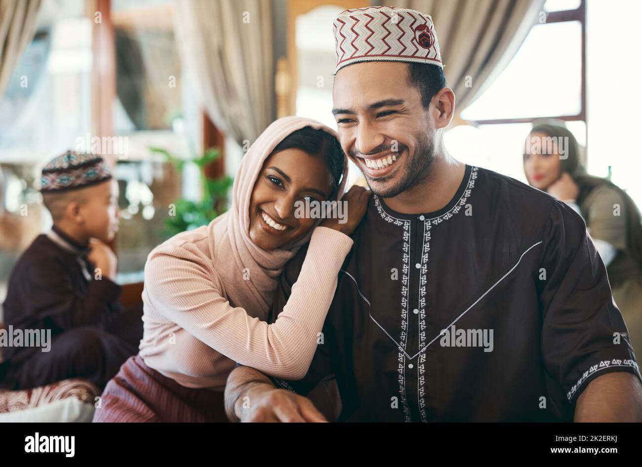 Young muslim couple hi-res stock photography and images - Alamy