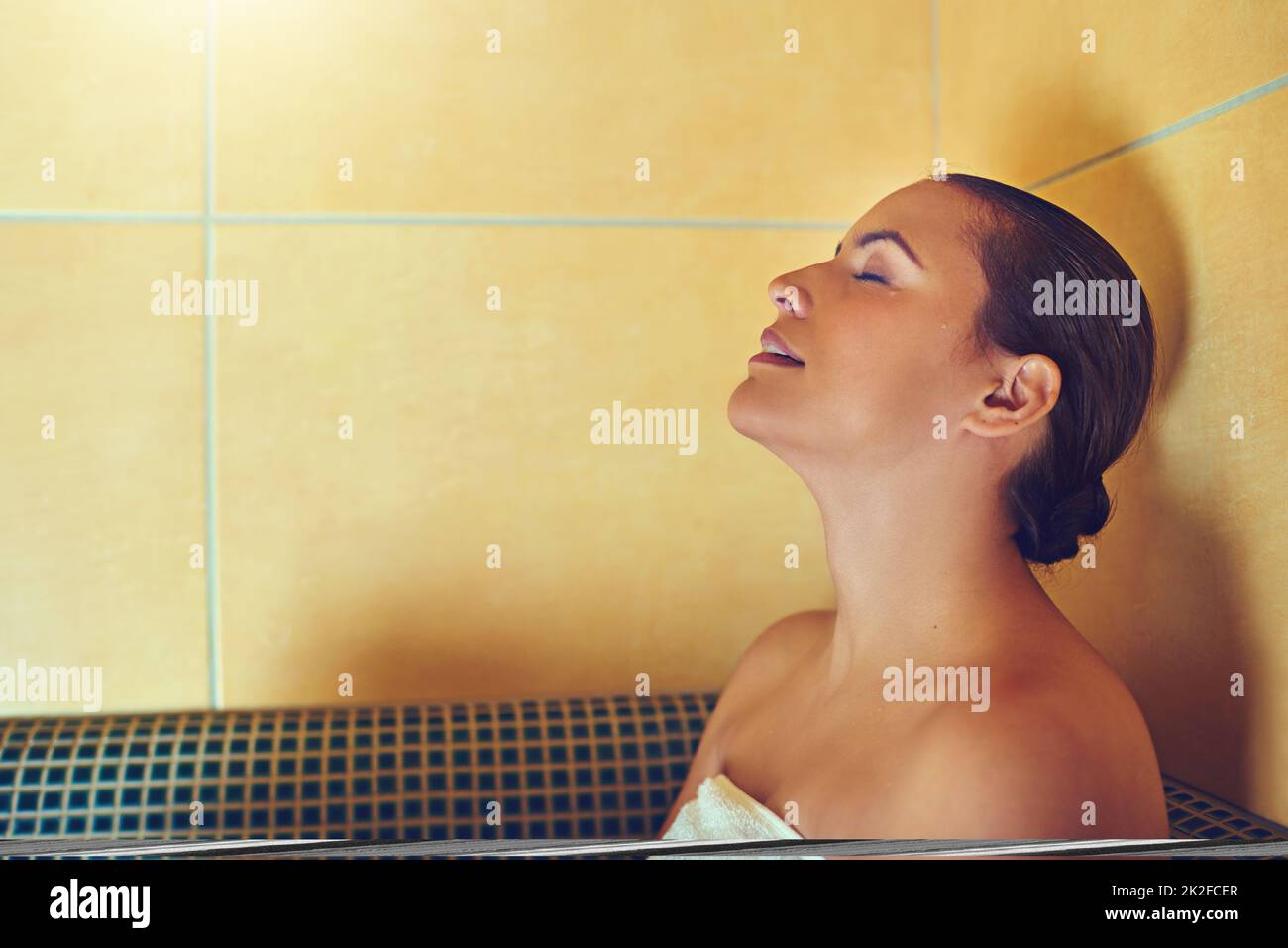 Young woman in the bathtub hi-res stock photography and images - Alamy