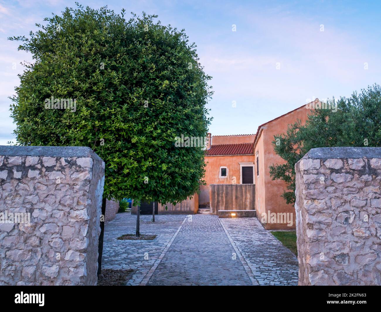 Mediterranean courtyard hi-res stock photography and images - Alamy