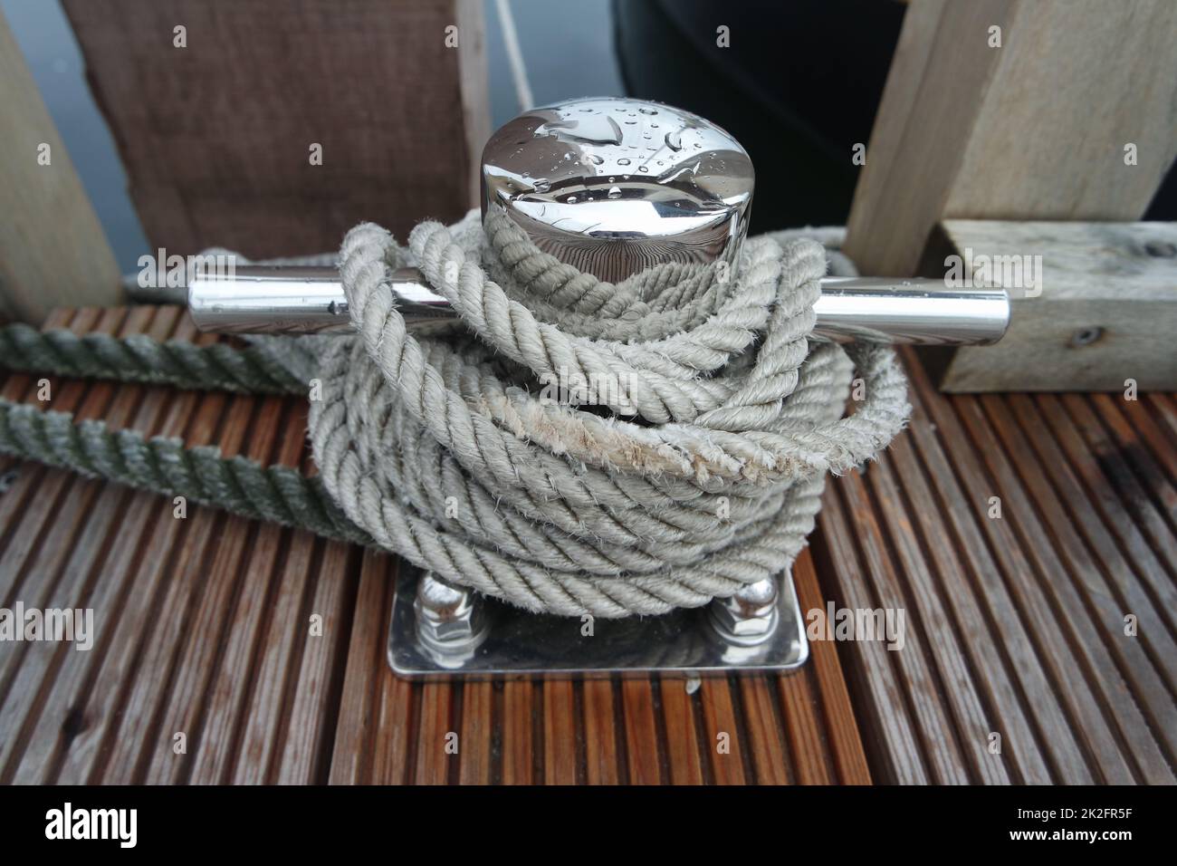 Mooring line on a bollard Stock Photo Alamy