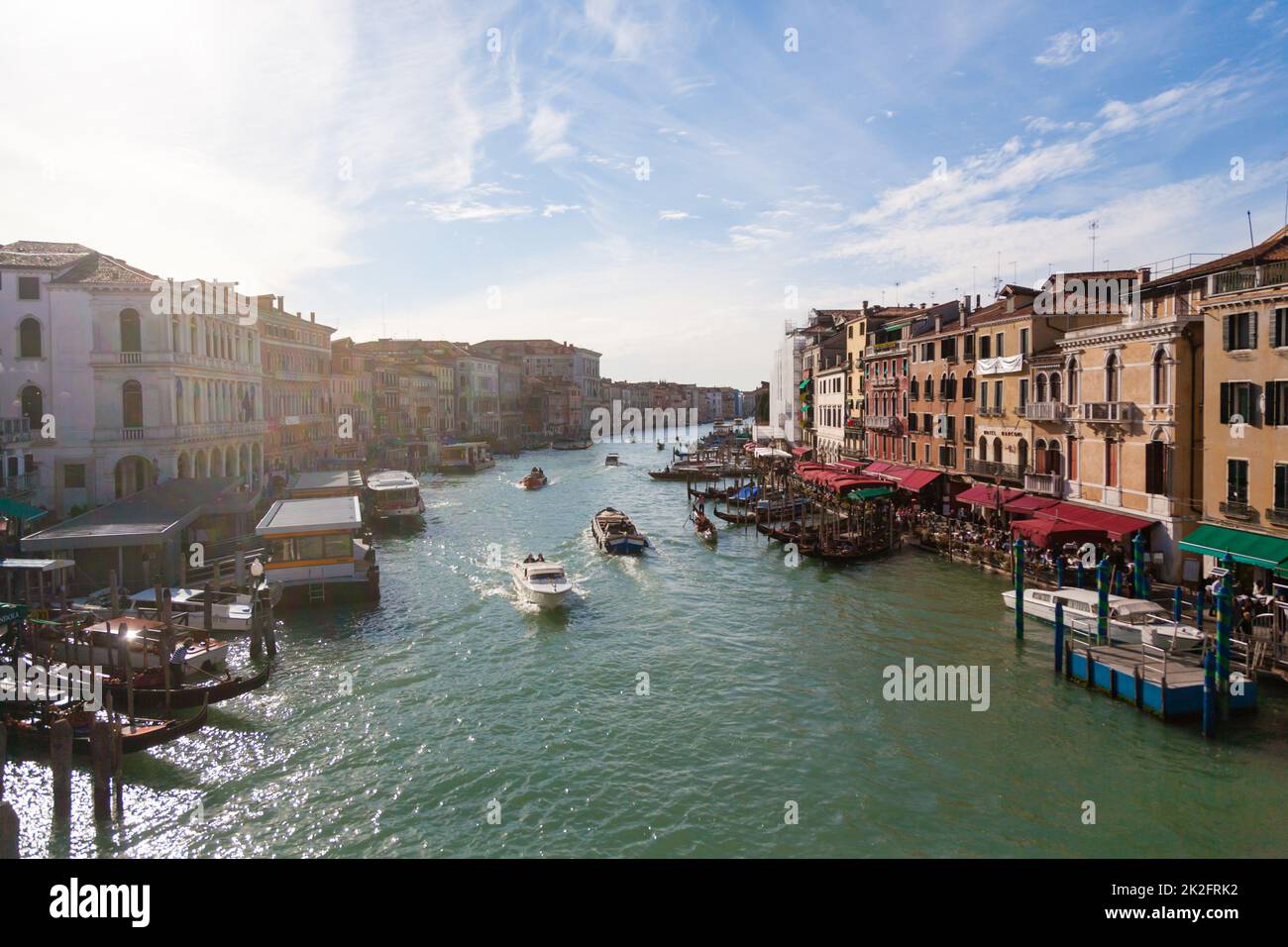 Rialto bridge and canal grande hi-res stock photography and images - Alamy