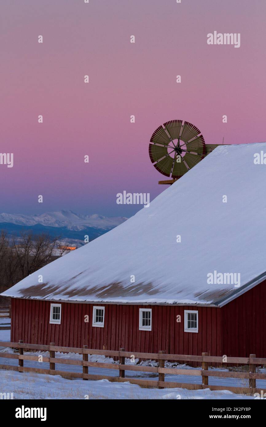 Old Red Barn Stock Photo - Alamy