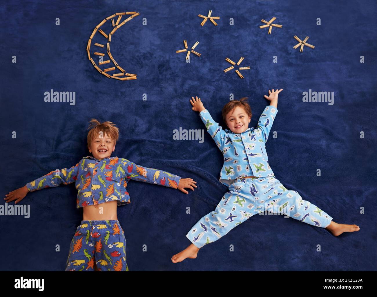 Day night kid. Детская фотосессия в пижамах. Танец в пижамах. Pajamas Party Kids. Пижама Day and Night детская.