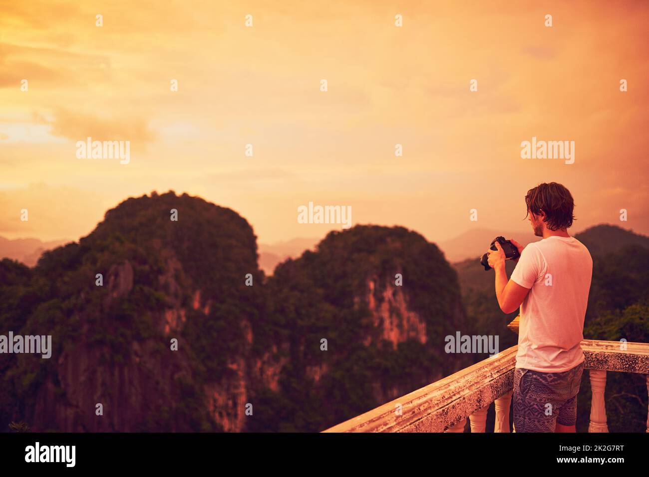 Picture perfect days. Cropped shot of a young man taking photos of a scenic view. Stock Photo
