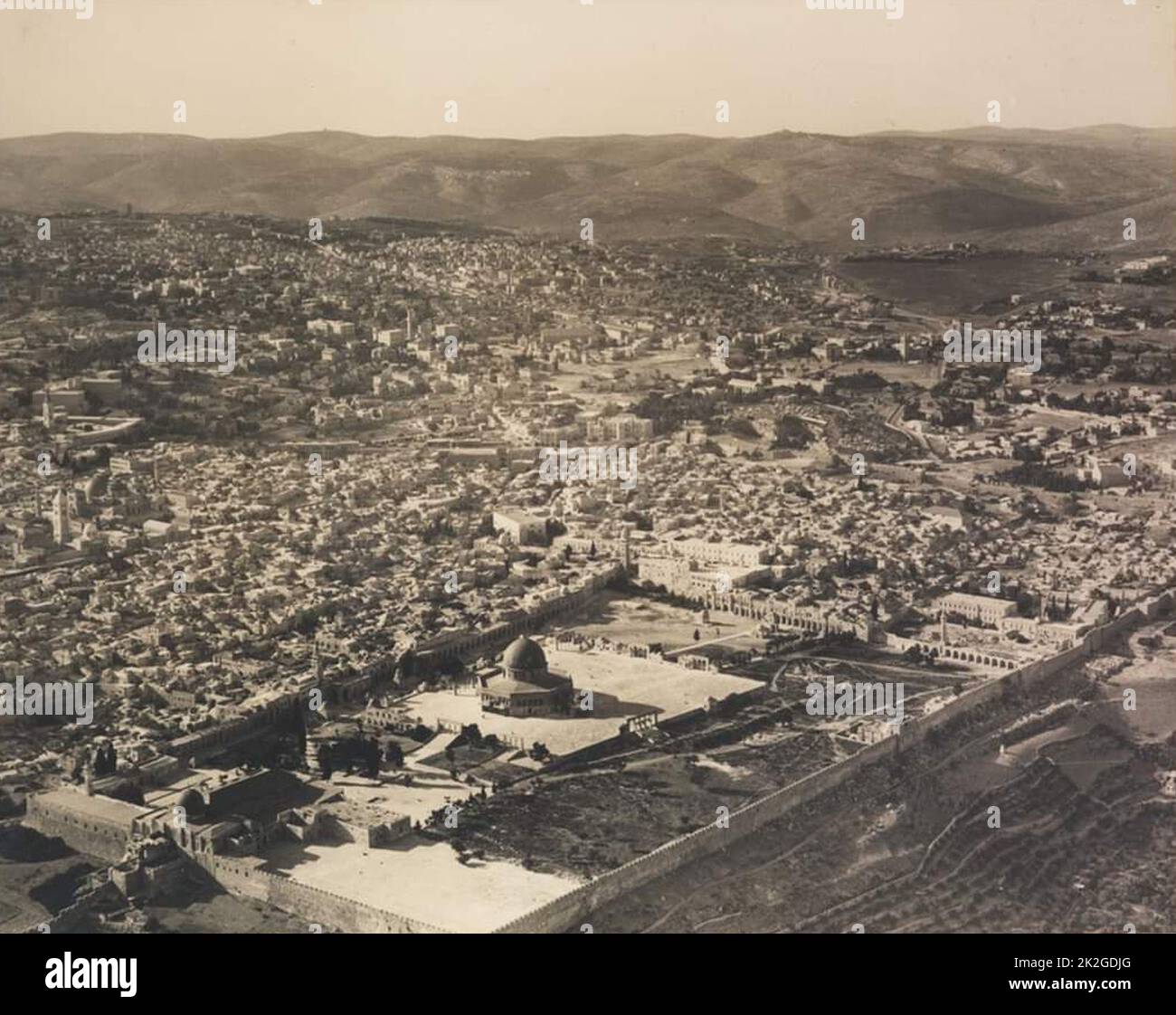 6969. Jerusalem aerial view from south/west, the Temple Mount with the Dome of the rock on lower center, c. 1930-5 Stock Photo