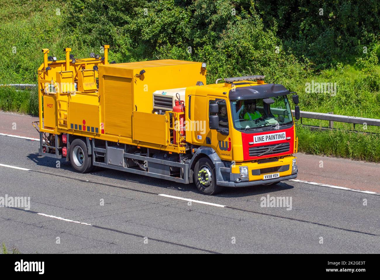 2008 VOLVO LINE PAINTING TRUCK, WJ UK's leading specialist road marking business. Stock Photo