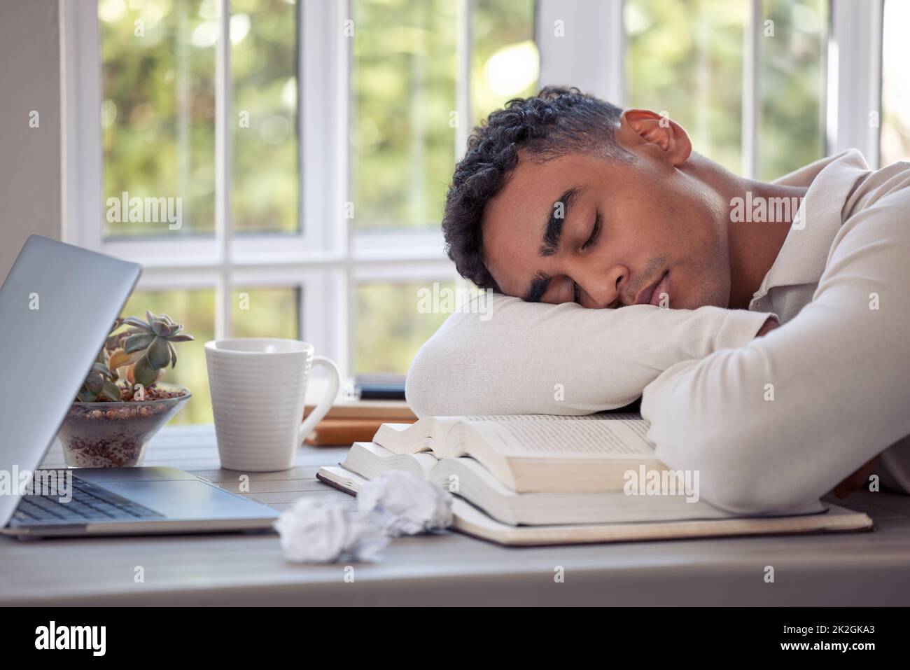 Sleeping outlet laptop table