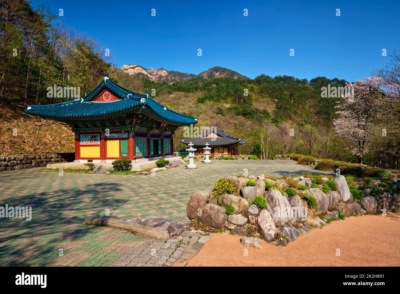 Sinheungsa temple in Seoraksan National Park, Soraksan, South Korea Stock Photo