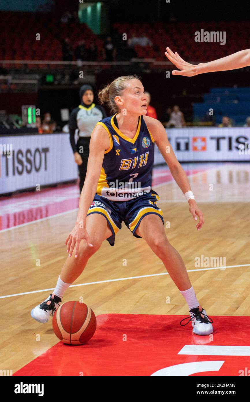 Sydney, Australia. 23rd Sep, 2022. Nikolina Knezevic (7 Bosnia and Herzegovina) dribbles the ball during the FIBA Womens World Cup 2022 game between China and Bosnia and Herzegovina at the Sydney Superdome in Sydney, Australia. (Foto: Noe Llamas/Sports Press Photo/C - ONE HOUR DEADLINE - ONLY ACTIVATE FTP IF IMAGES LESS THAN ONE HOUR OLD - Alamy) Credit: SPP Sport Press Photo. /Alamy Live News Stock Photo