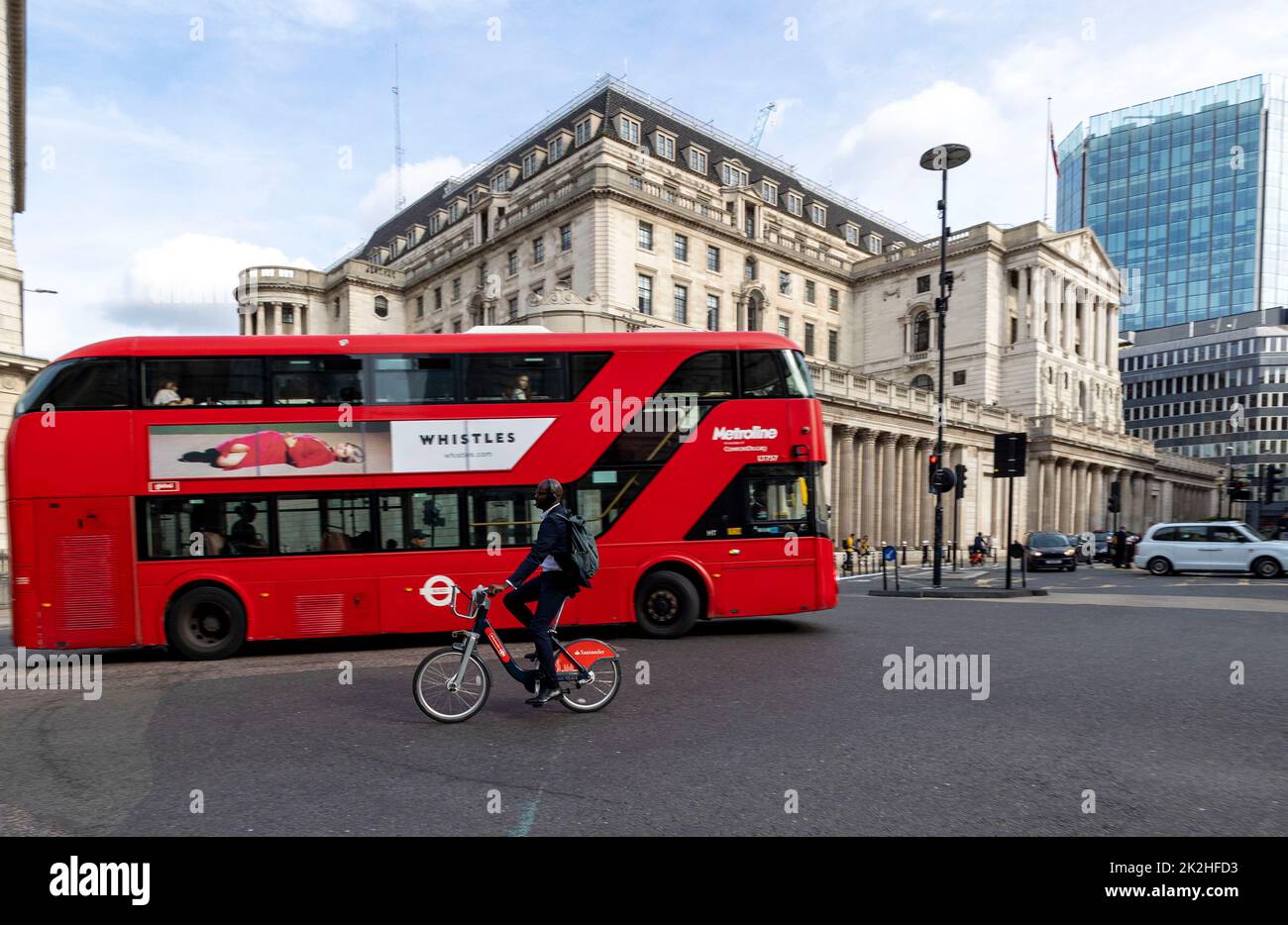 Old lady of threadneedle street statue hi-res stock photography and ...