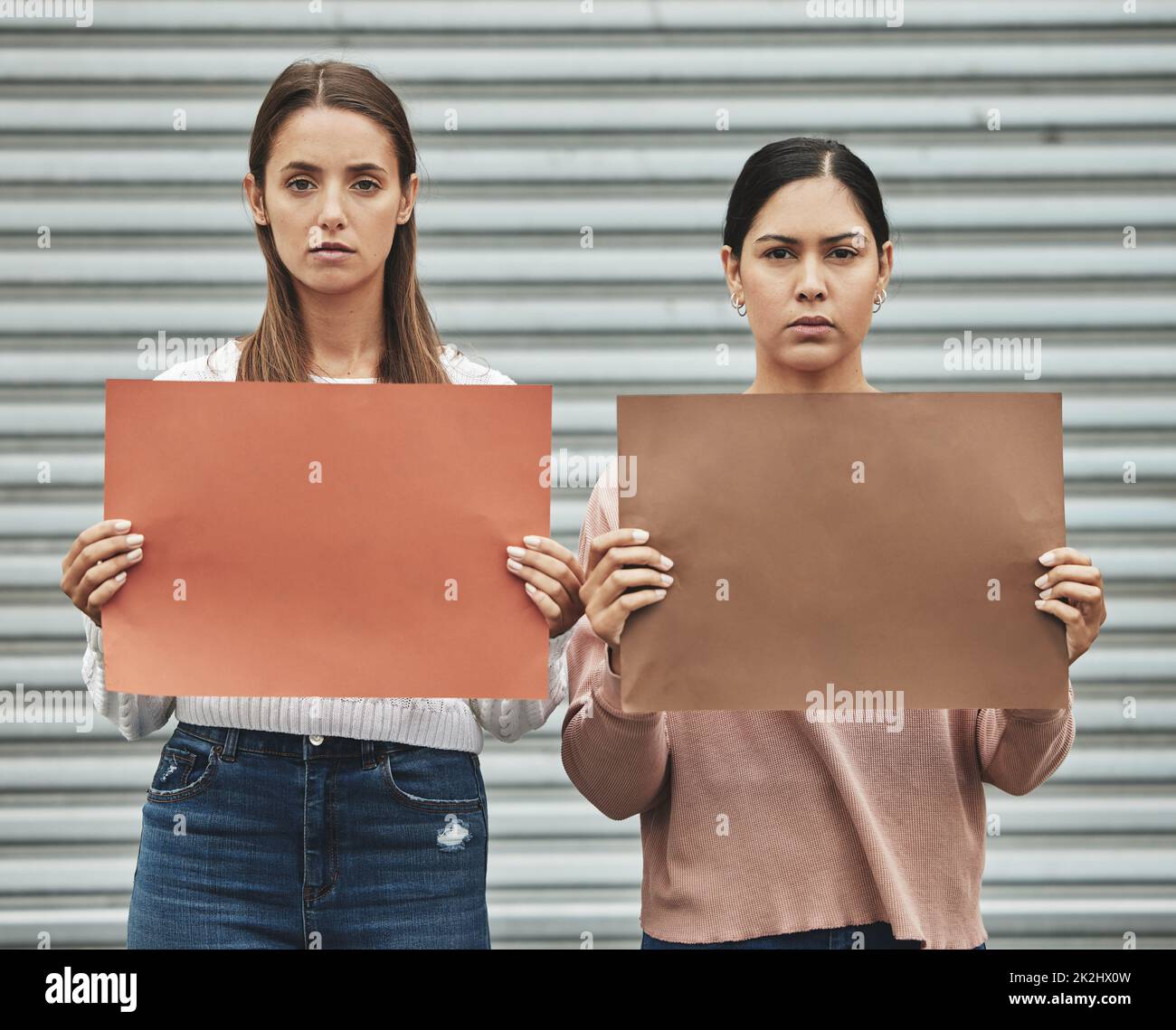 Women holding signs hi-res stock photography and images - Alamy