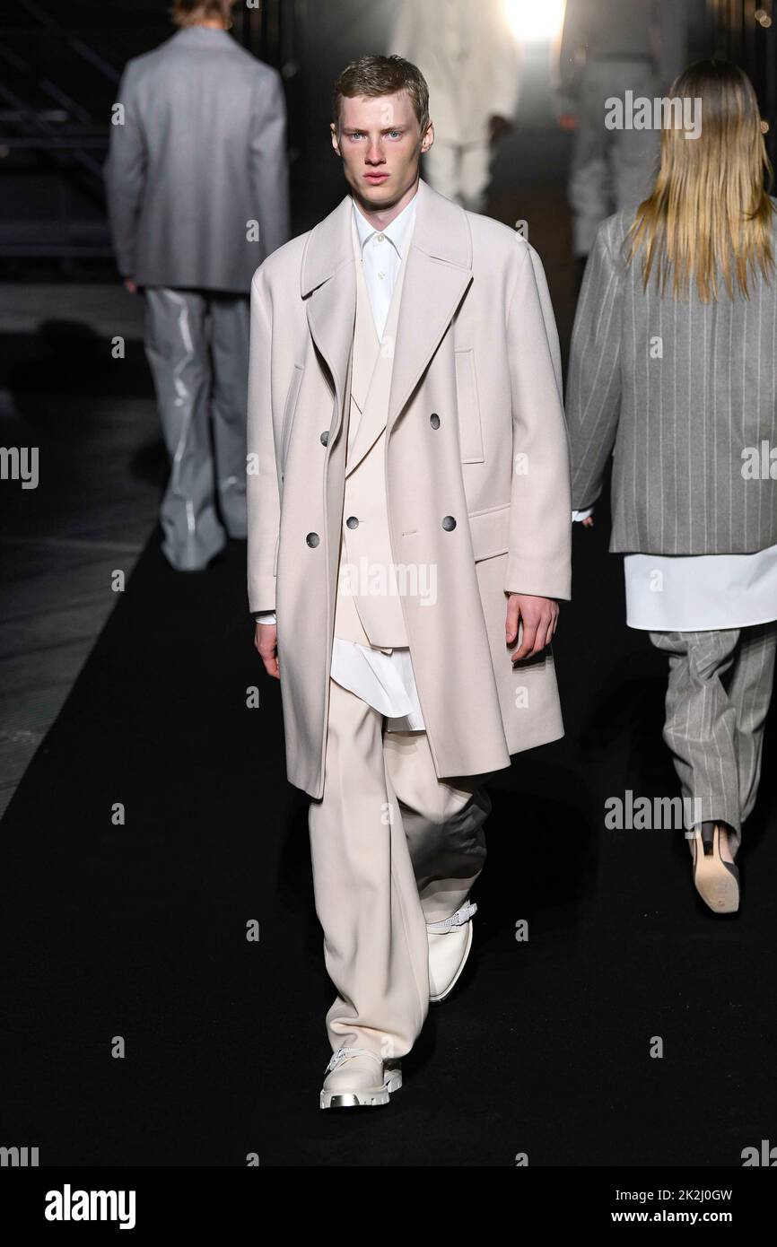 Milan, Italien. 22nd Sep, 2022. BOSS AW22 runway during Milan fashion ...