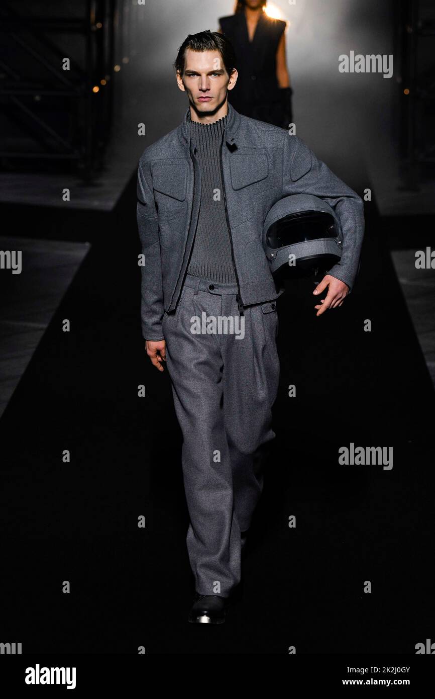 Milan, Italien. 22nd Sep, 2022. BOSS AW22 runway during Milan fashion ...