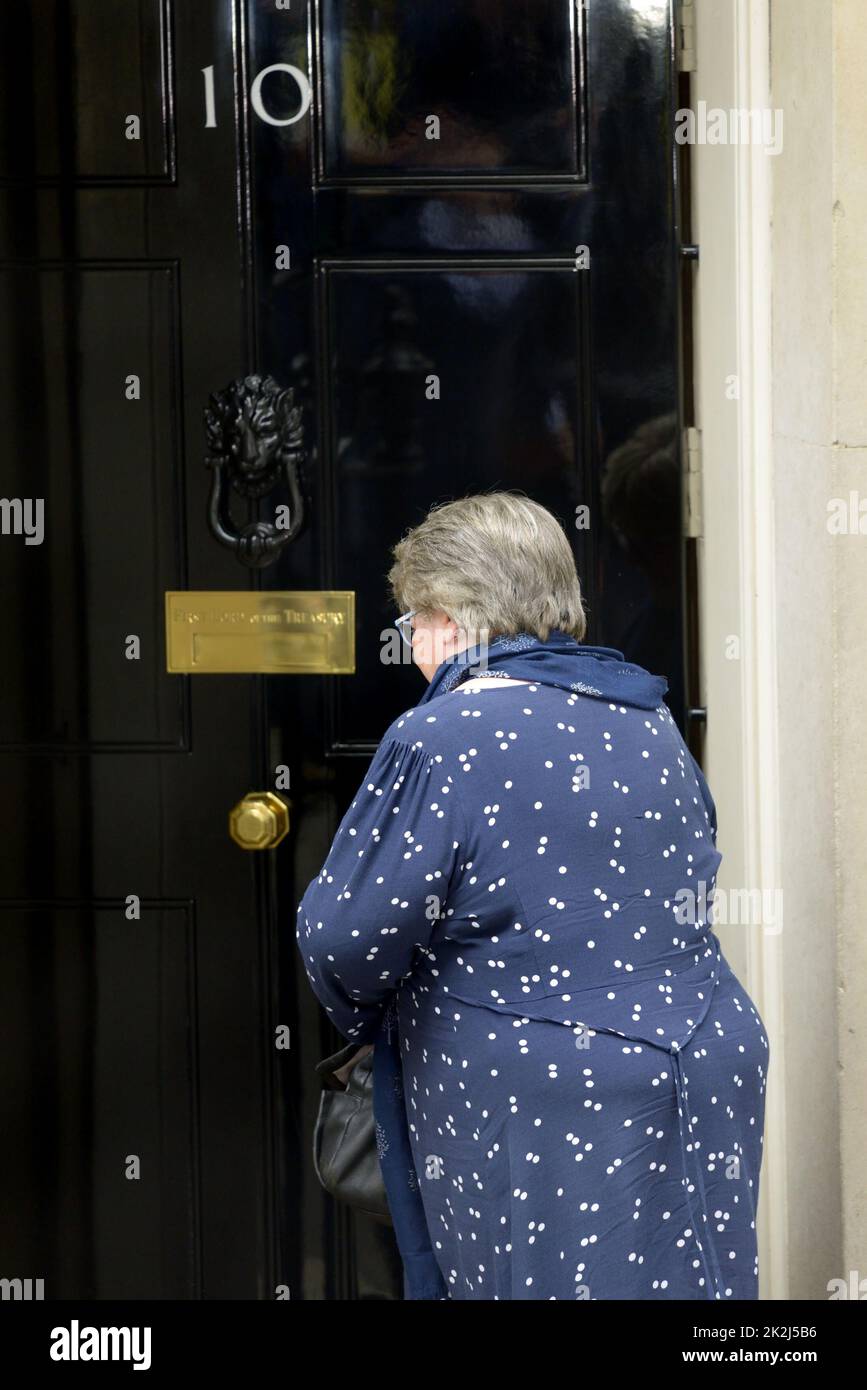 Thérèse Coffey MP (Con: Suffolk Coastal) arriving in Downing Street on the day Liz Truss makes her first speech as Prime Minister. She was later appoi Stock Photo