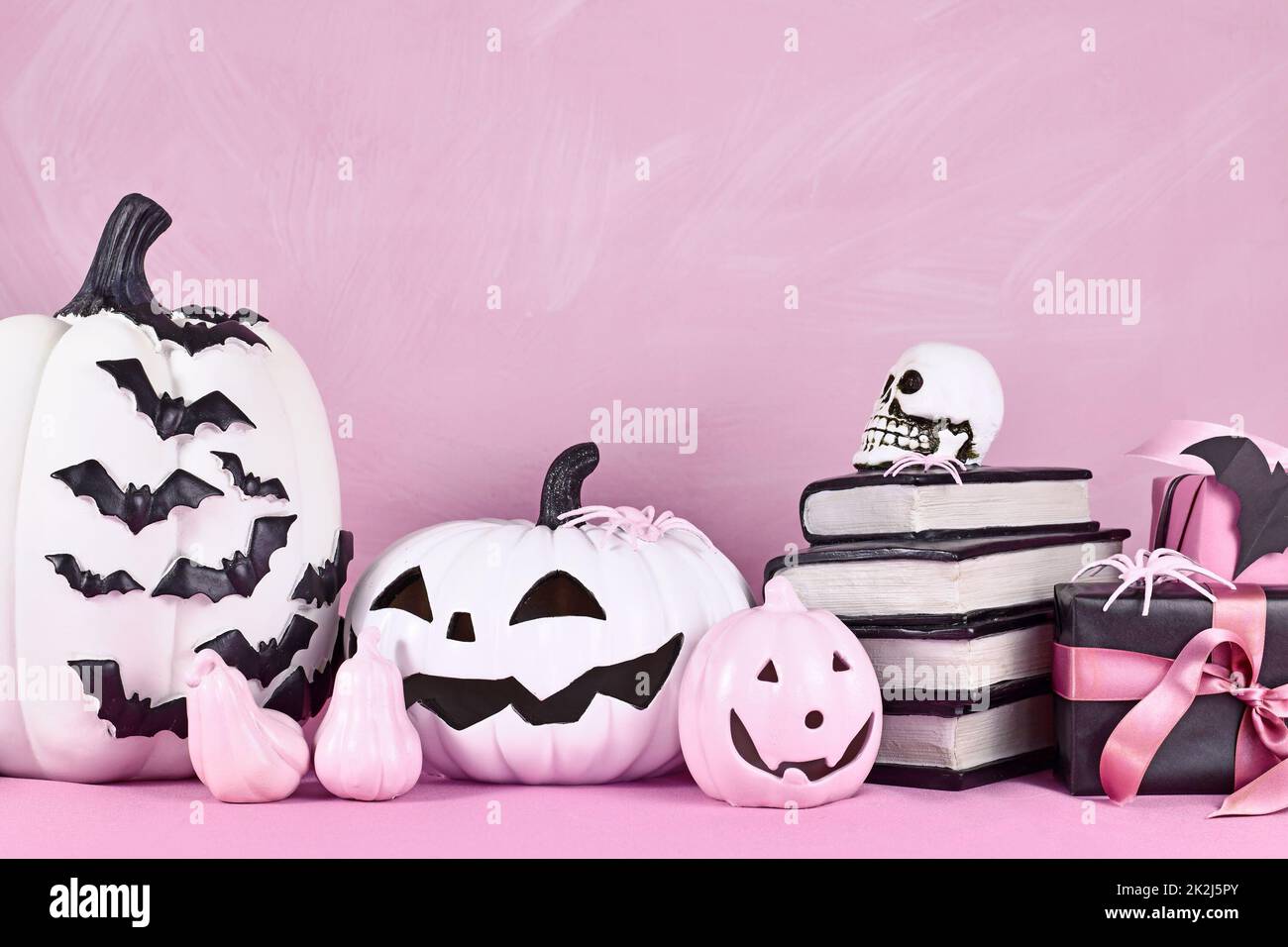 Pink halloween hi-res stock photography and images - Alamy