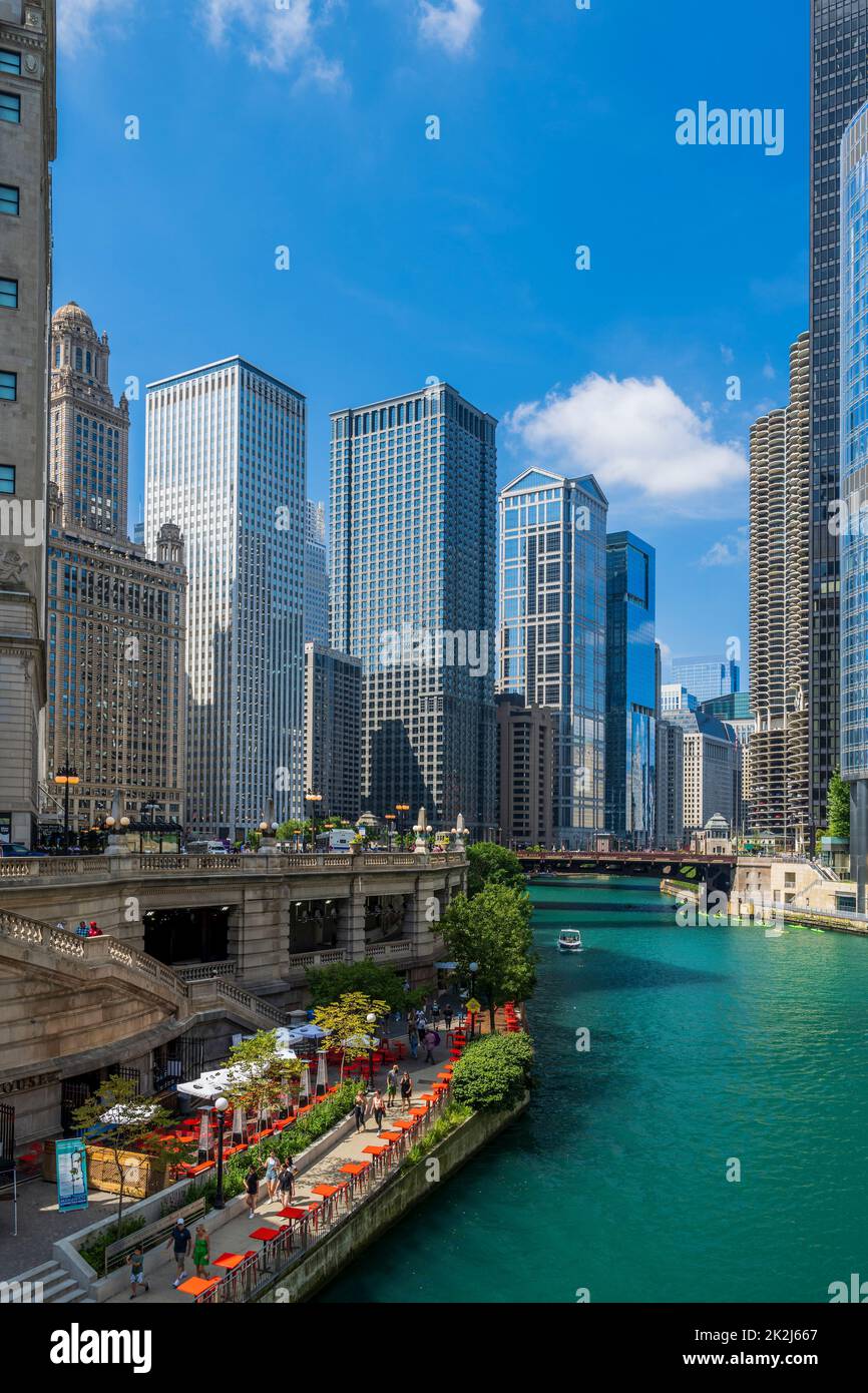 Chicago River and downtown skyline, Chicago, Illinois, USA Stock Photo ...