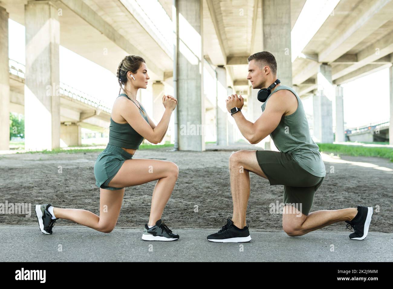 Male lunges training hi-res stock photography and images - Alamy