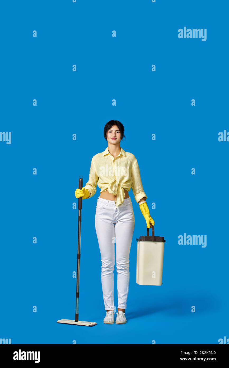 woman in rubber gloves with cleaning supplies Stock Photo - Alamy