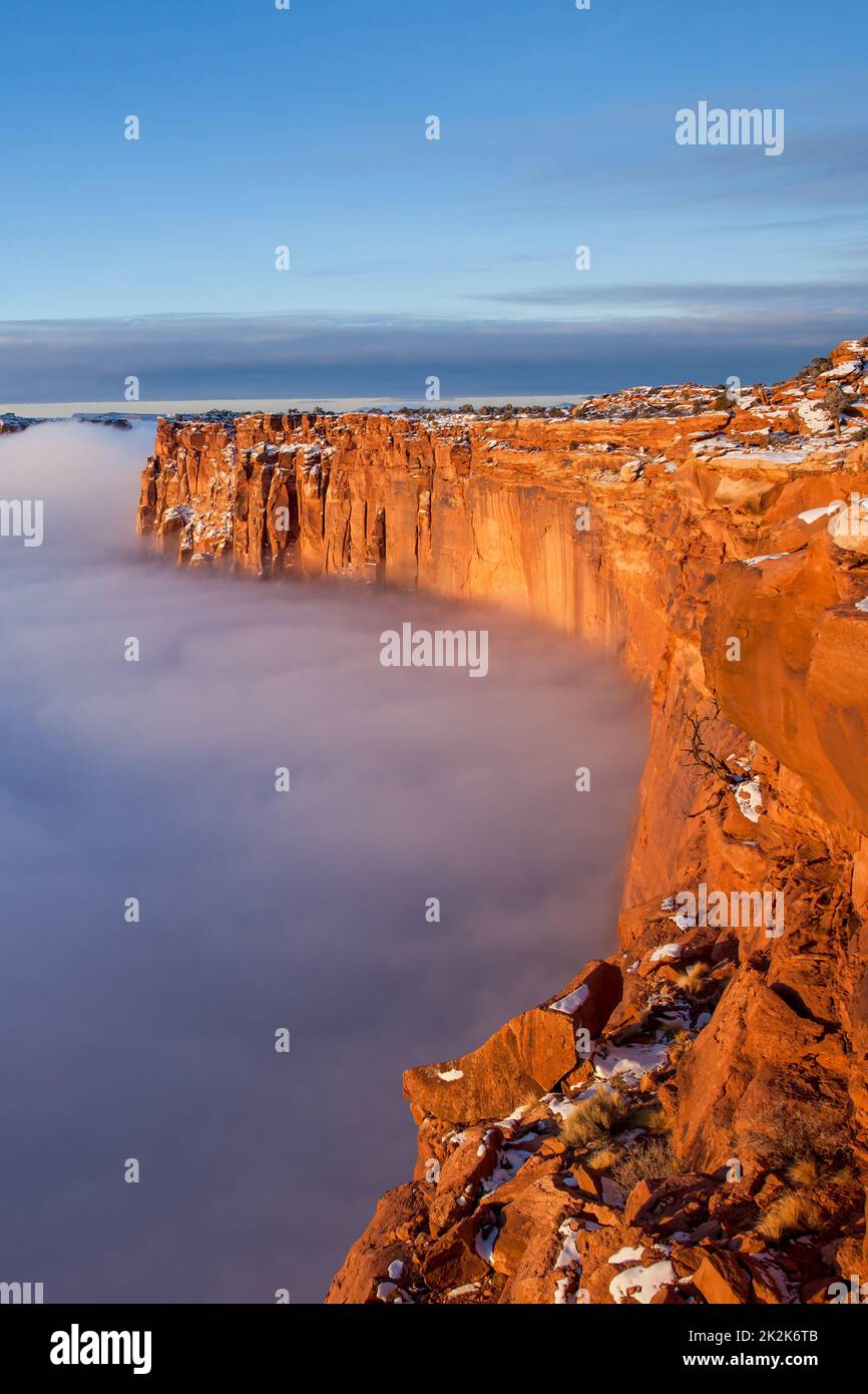 First light at sunrise on the Wingate cliffs of Junction Butte & Grandview Point with a sea of clouds below. Canyonlands NP, Utah.  A winter temperatu Stock Photo