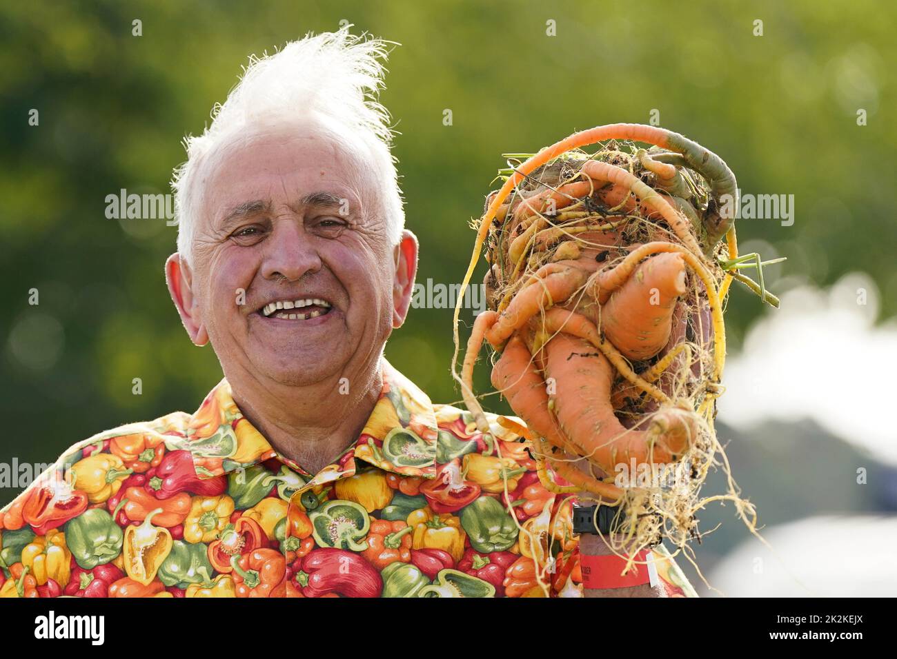 Ian Neale holds his winning carrot entry during the Canna UK Giant Vegetables Championship at the Malvern Autumn Show, Three Counties Showground, Malvern, Worcestershire. Picture date: Friday September 23, 2022. Stock Photo