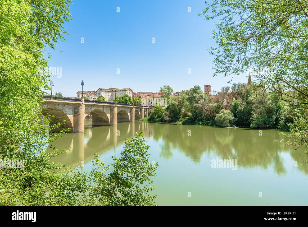 Scenic view of River Ebro with a stone bridge in Logroño city, La Rioja, Spain Stock Photo