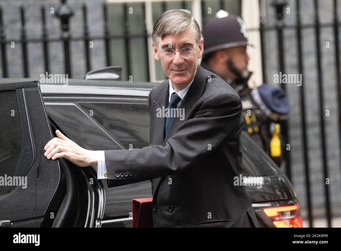 London, UK. 23rd Sep, 2022. Jacob Rees-Mogg, Business Secretary, arrives at a cabinet meeting at 10 Downing Street London. Credit: Ian Davidson/Alamy Live News Stock Photo