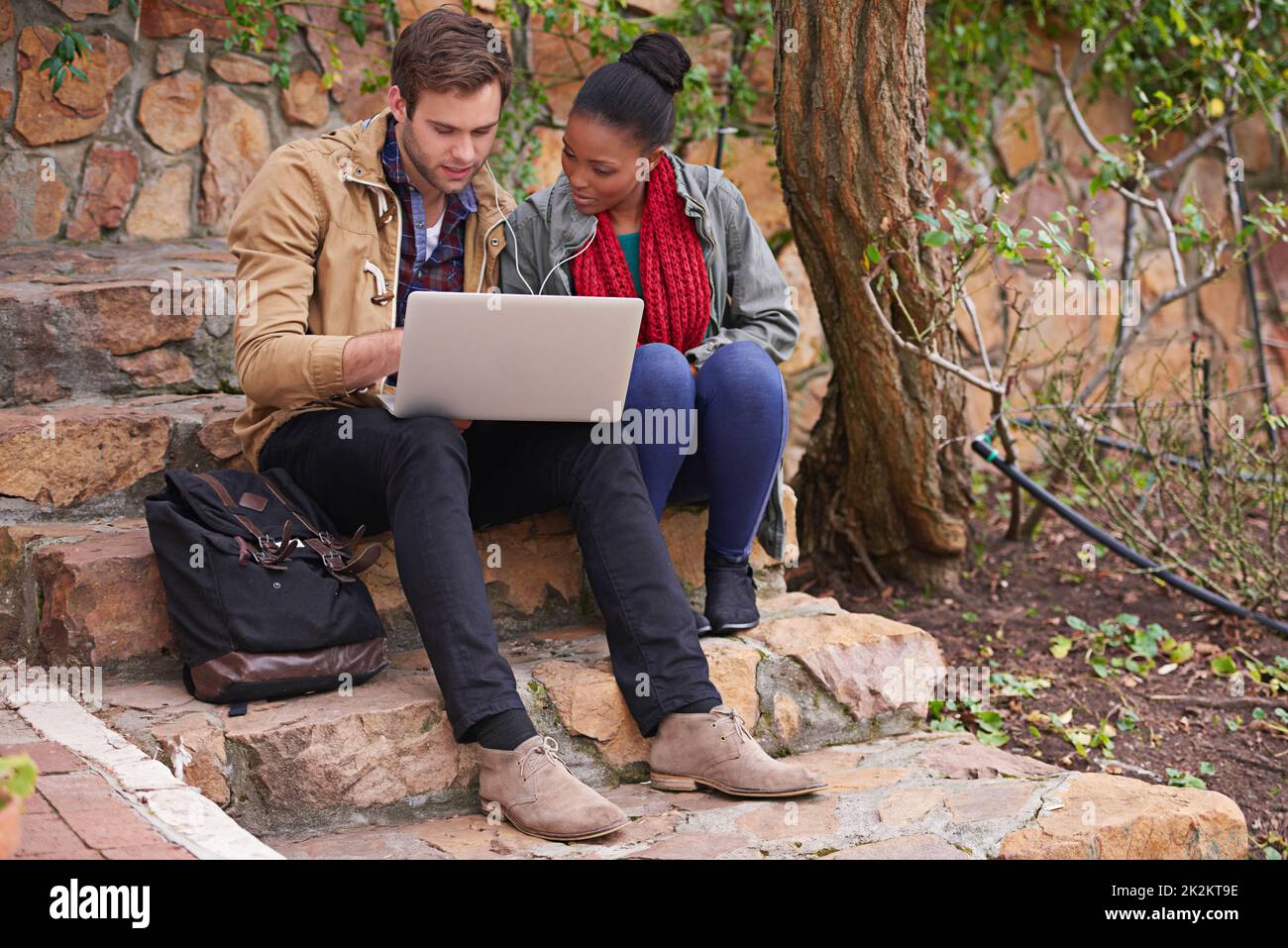 Student couple campus hi-res stock photography and images - Alamy