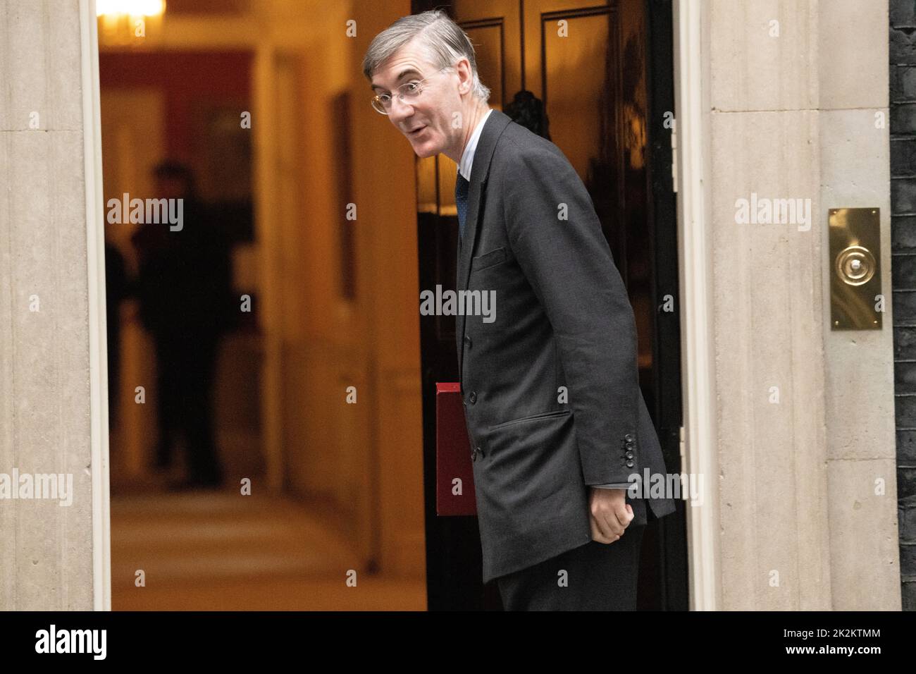London, UK. 23rd Sep, 2022. Jacob Rees-Mogg, Business Secretary, arrives at a cabinet meeting at 10 Downing Street London. Credit: Ian Davidson/Alamy Live News Stock Photo