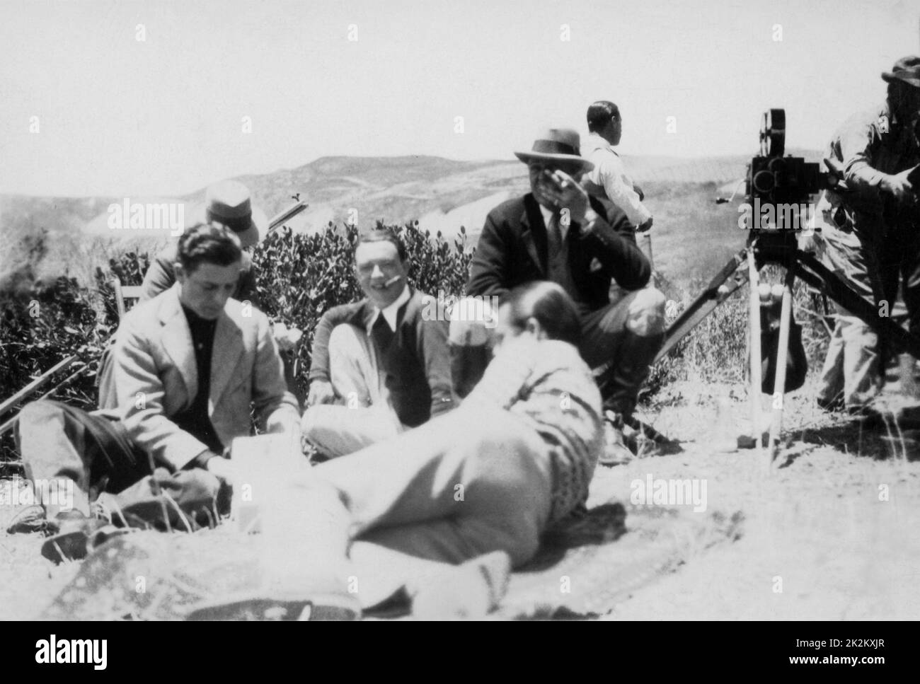 Robert Florey, assistant director with Henry King, director and director of photography George Barnes  Making of The Magic Flame 1927, USA Stock Photo