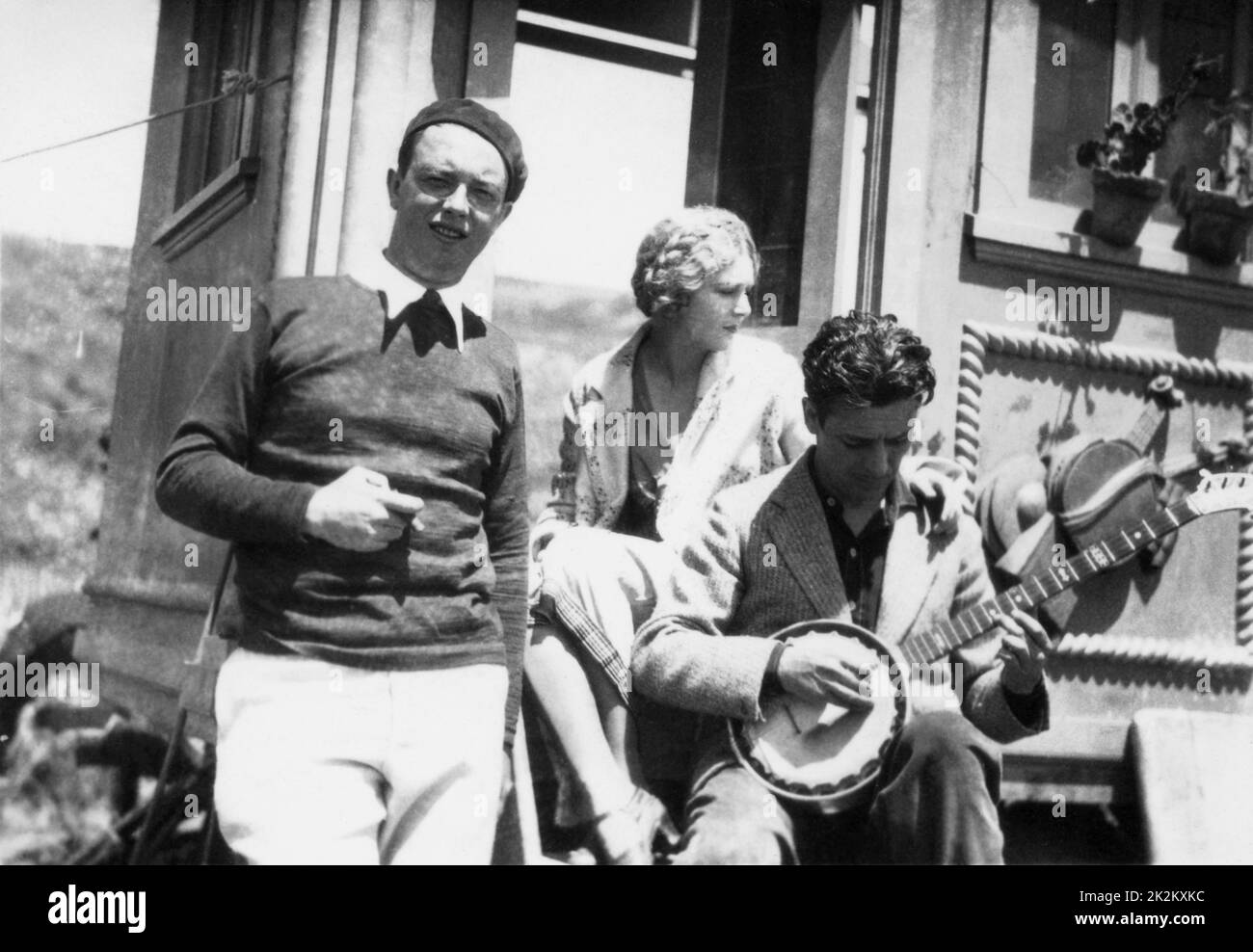 Robert Florey with Vilma Banky and Ronald Colman, who are making their first film for Samuel Goldwyn Productions in 1927 Stock Photo