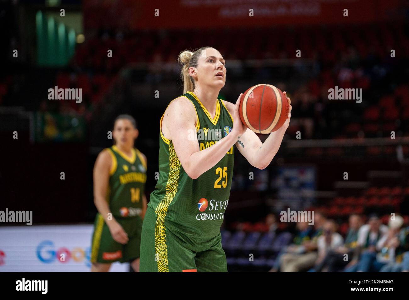 Sydney, Australia. 23rd Sep, 2022. Lauren Jackson (25 Australia) takes a free throw during the FIBA Womens World Cup 2022 game between Mali and Australia at the Sydney Superdome in Sydney, Australia. (Foto: Noe Llamas/Sports Press Photo/C - ONE HOUR DEADLINE - ONLY ACTIVATE FTP IF IMAGES LESS THAN ONE HOUR OLD - Alamy) Credit: SPP Sport Press Photo. /Alamy Live News Stock Photo