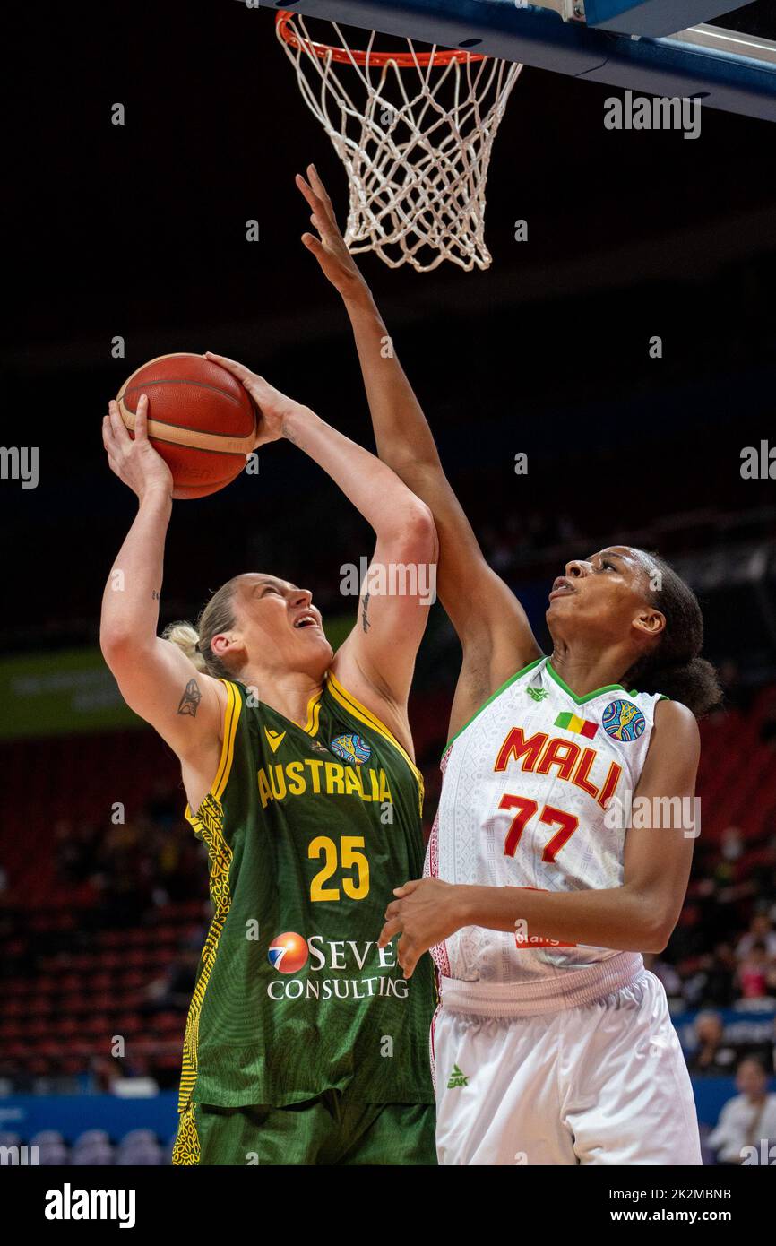 Sydney, Australia. 23rd Sep, 2022. Lauren Jackson (25 Australia) takes a jump shot during the FIBA Womens World Cup 2022 game between Mali and Australia at the Sydney Superdome in Sydney, Australia. (Foto: Noe Llamas/Sports Press Photo/C - ONE HOUR DEADLINE - ONLY ACTIVATE FTP IF IMAGES LESS THAN ONE HOUR OLD - Alamy) Credit: SPP Sport Press Photo. /Alamy Live News Stock Photo