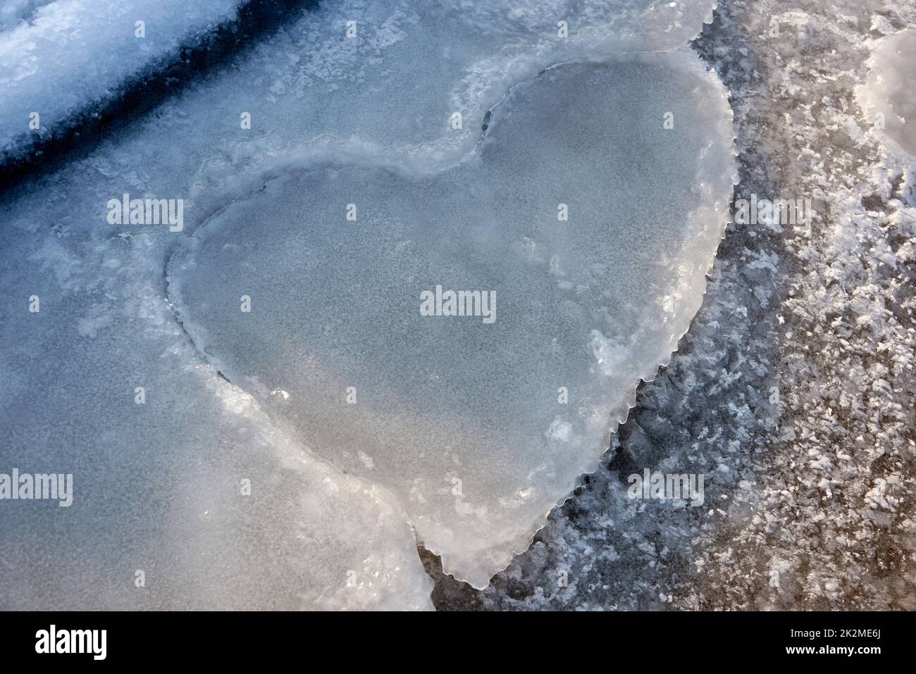 Heart drawing outline shape hi-res stock photography and images - Alamy