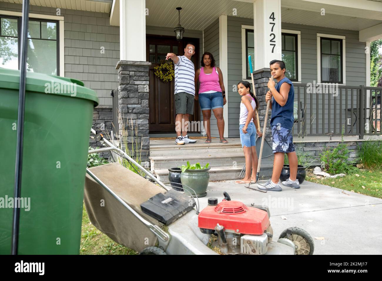Parent giving instruction child hires stock photography and images Alamy