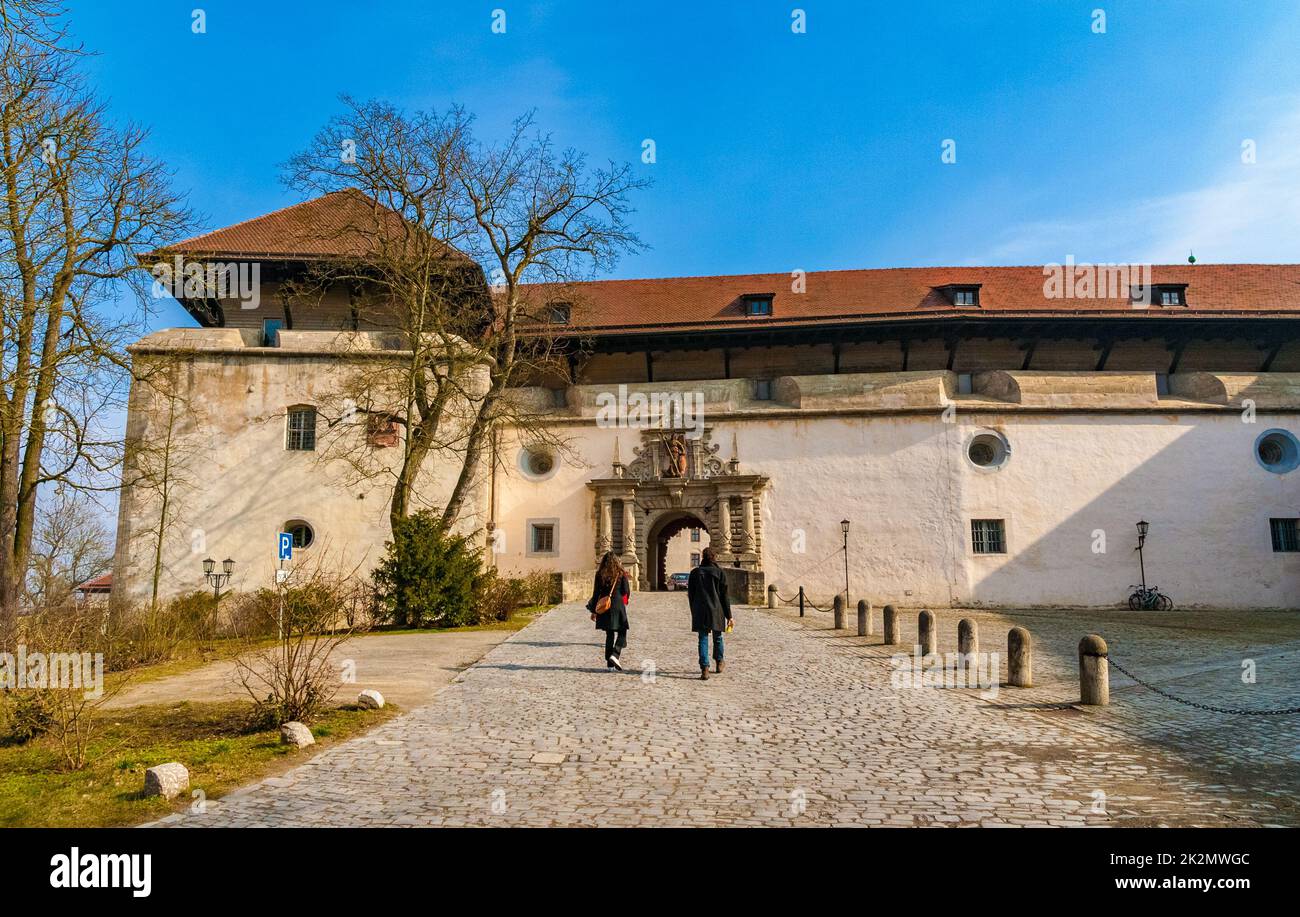 Two people walking towards the west side of the Echterbastei with the fortification gate Echtertor, in the Marienberg Fortress in Würzburg. The... Stock Photo