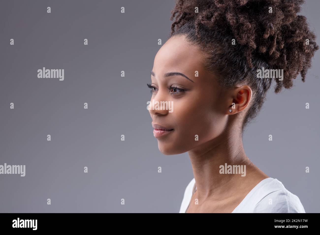 Black lady side profile hi-res stock photography and images - Alamy