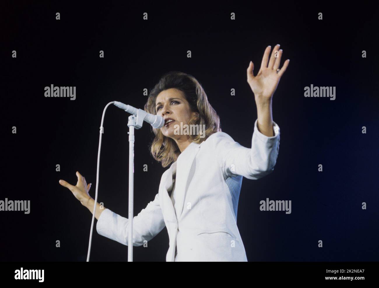 Celine dion 1996 hi-res stock photography and images - Alamy