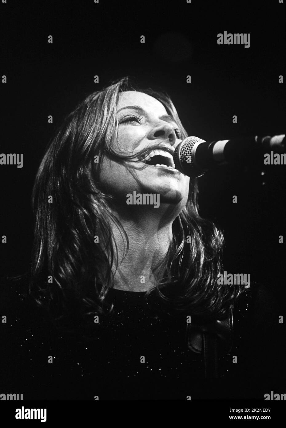 SHERYL CROW ; live in concert, UK ; 1990s ; Credit : Mel Longhurst