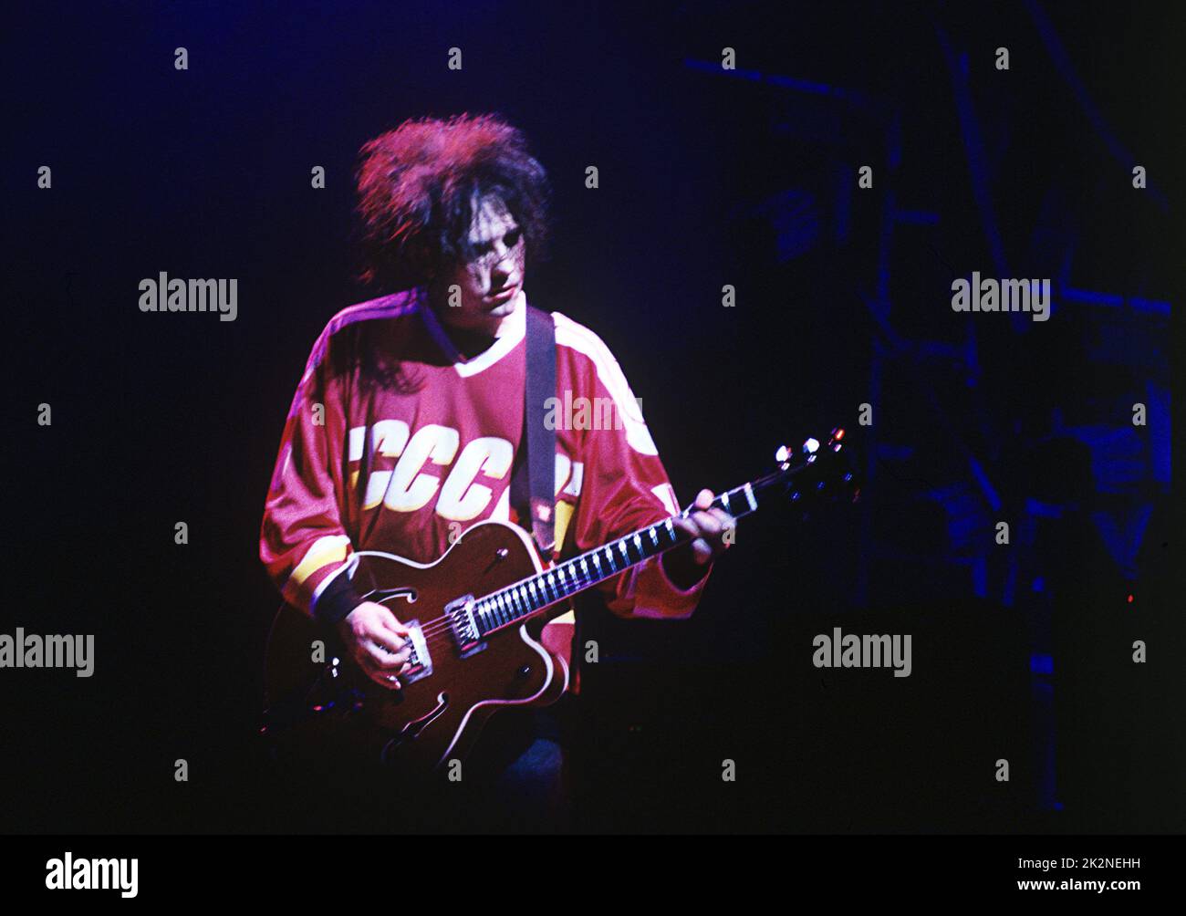 Robert smith the cure 1990s hi-res stock photography and images - Alamy