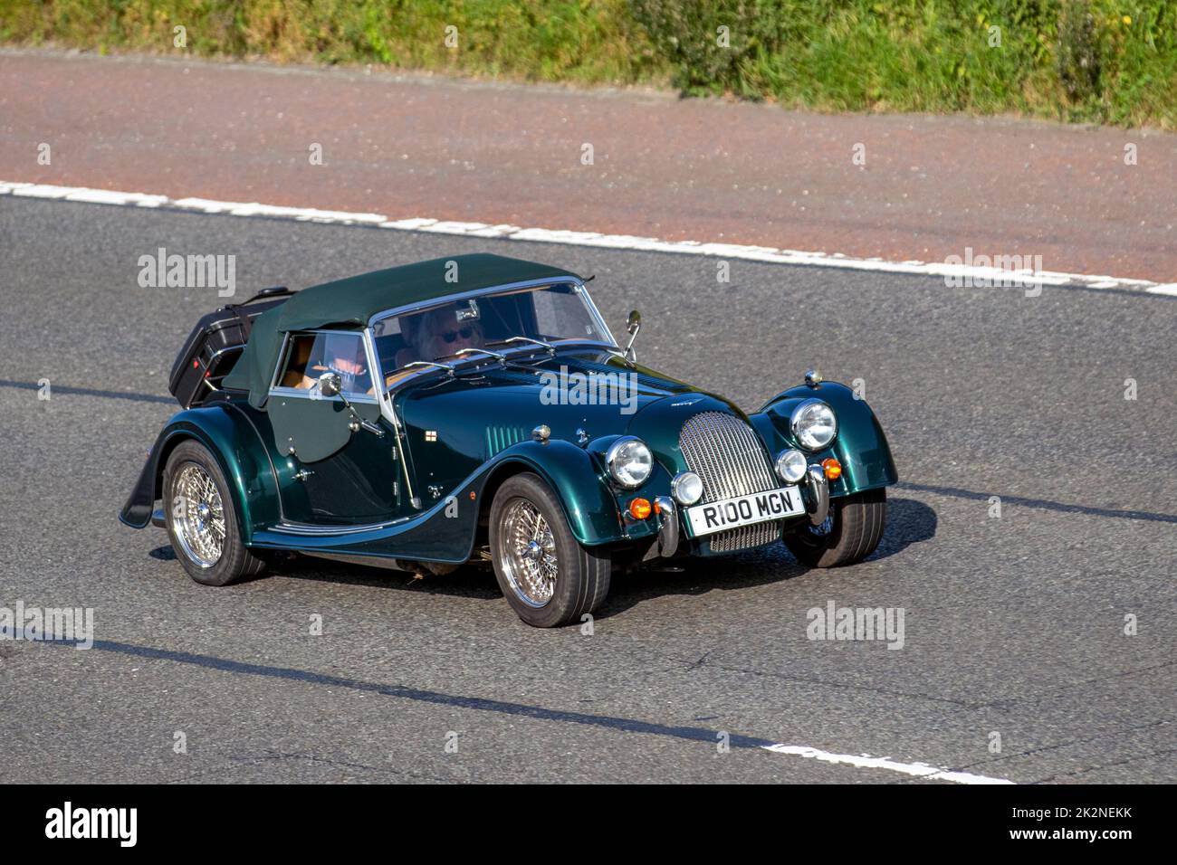 2009 Green MORGAN ROADSTER 2967cc Petrol sports car 5-speed manual; Convertible, convertibles soft-top, open-topped roadster, cabriolets, drop-tops, sportscars, roadster, cabriolet, open two-seater in Manchester UK Stock Photo