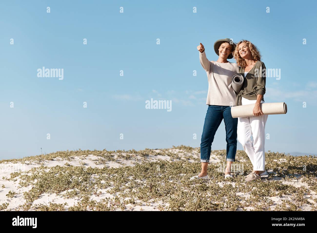 Mature woman beach summer hi-res stock photography and images - Alamy