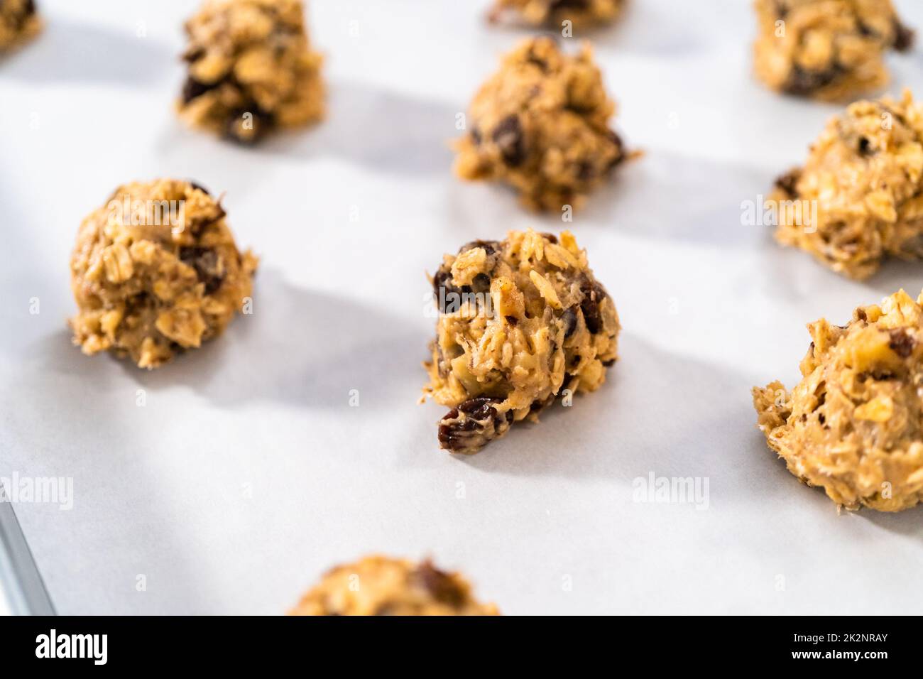 https://c8.alamy.com/comp/2K2NRAY/soft-oatmeal-raisin-walnut-cookies-2K2NRAY.jpg